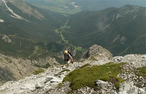 Schlicker Alm und See vom Schlicker Klettersteig