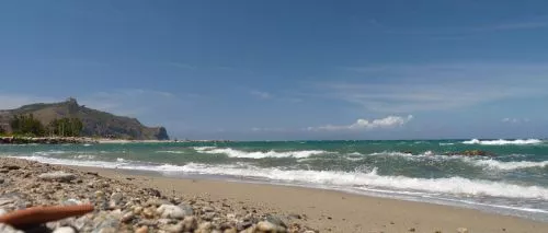 Strand an der Nordküste von Sizilien