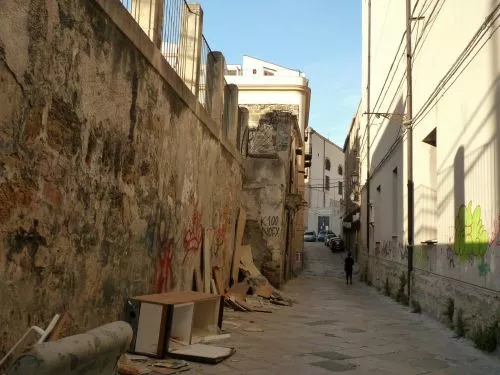 Gassen mit Müll in Palermo