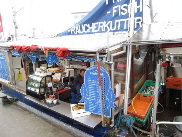 Reisetipp für Rügen - Räucherfischkutter in Sassnitz