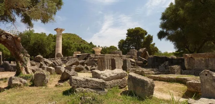 Überreste des Tempels von Zeus in Olympia