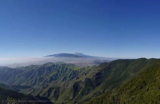 Südliche Ausläufer des Anaga Gebirge mit dem Teide im Hintergrund