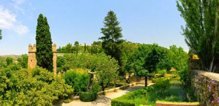 Ein Teil der Parkanlage in der Alhambra