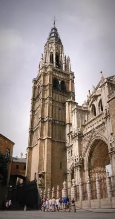 Glockenturm der Kathedrale von Toledo