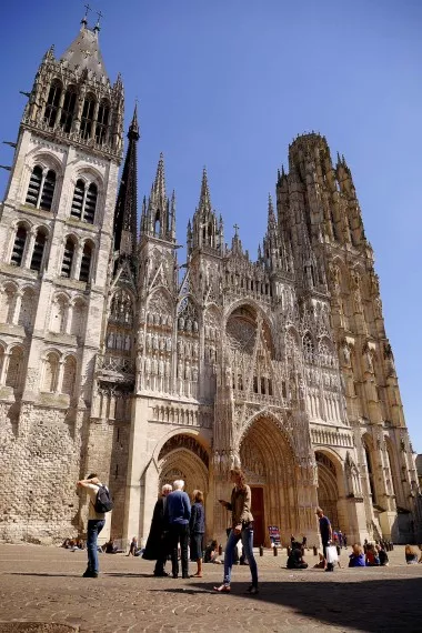 Die Vorderseite der Kathedrale von Rouen, fand ich besonders imposant. Diese dient auch als Leinwand für eine Lichtershow, welche in den Sommermonaten hier statt findet. - Weitere Bilder findest du HIER in meiner Bildergalerie