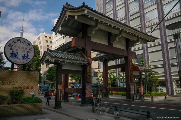 Daimon Tor beim Zōjō-ji Tempel