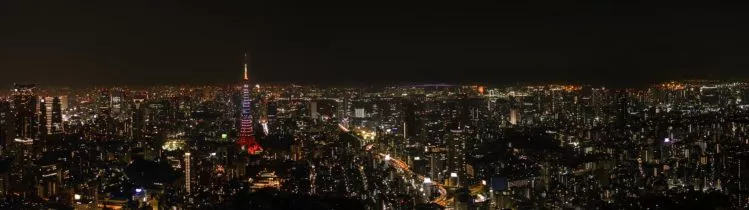 Skyline Tokio mit Tokyo Tower am Abend