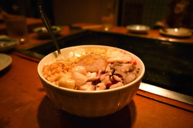Zutaten für Okonomiyaki in einer Schüssel