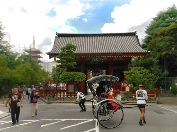 Rikschafahrer vor dem Sensoji Tempel 