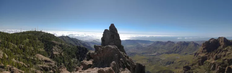 Panorama von Gran Canaria mit Tal und Felsen