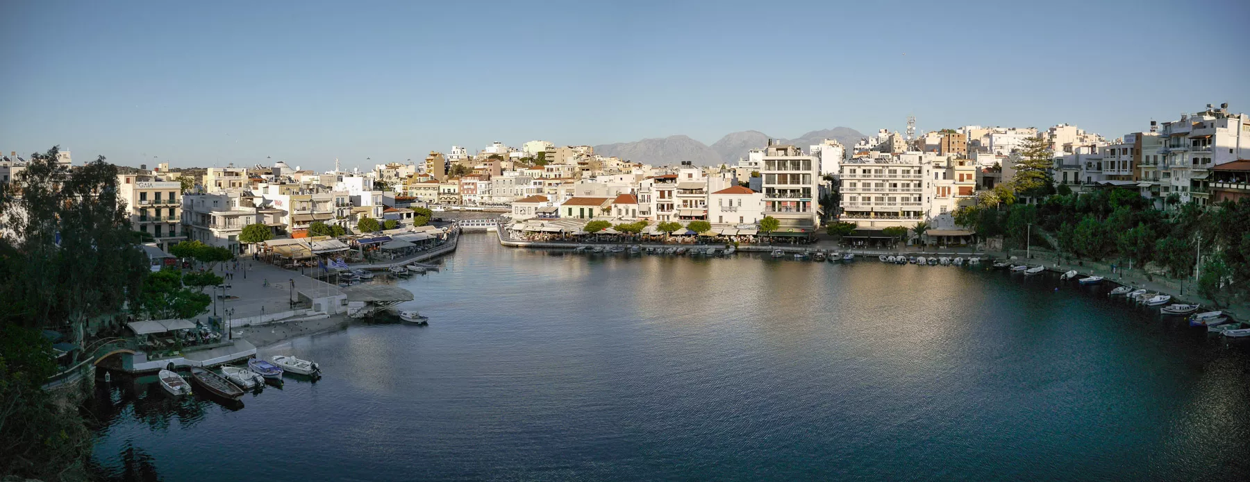 See mit Häuserpromenade in Agios Nikolaos
