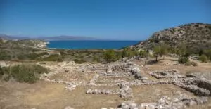 Grundmauern in einer Außgrabungsstätte auf Kreta