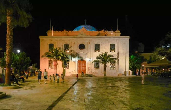 Agios Titos Kirche in Heraklion bei Nacht