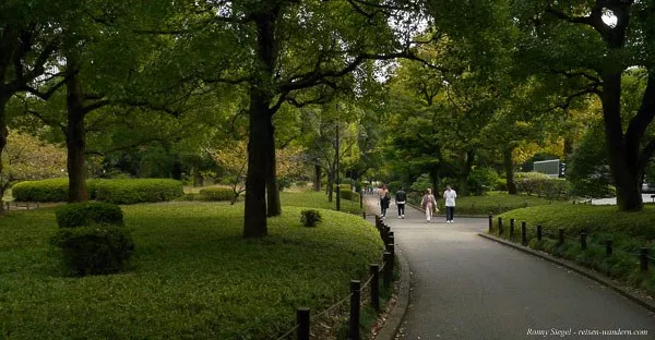 Foto: Gehwege im Kitanomaru Park