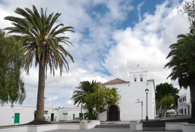 Kirche im Dorf Yaiza auf Lanzarote