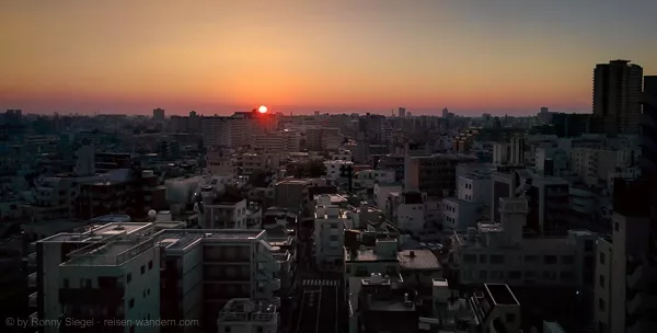 Blick auf Tokio bei Sonnenaufgang
