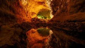 Spiegelsee in der Cueva de los Verdes