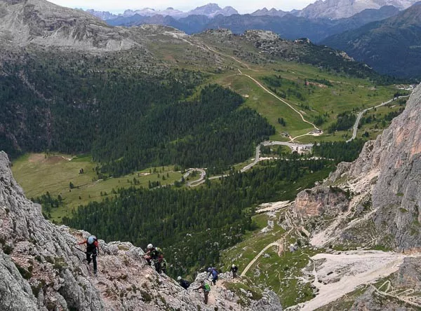 Aussicht vom Klettersteig Via Ferrata degli Alpini auf die Dolom