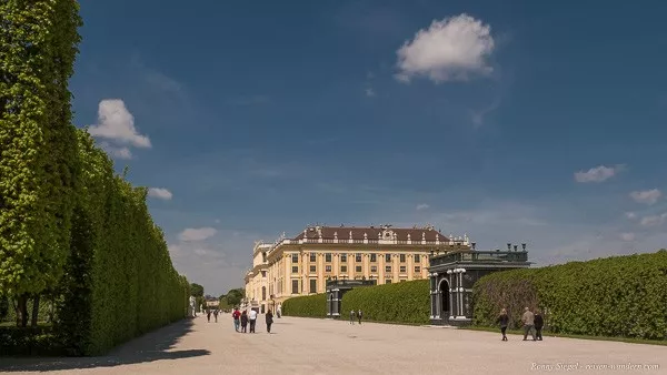 Bild: Rückseite vom Schloss Schönbrunn