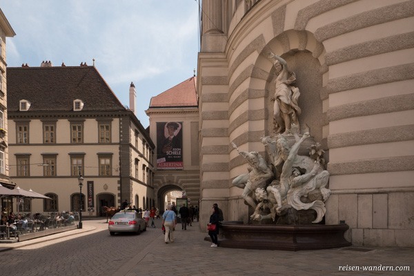 Skulptur am Michaelerplatz in Wien