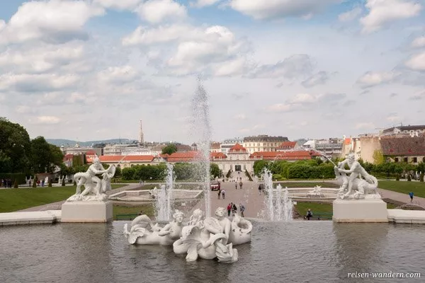 Blick vom Schloss Belvedere in Wien auf die Altstadt