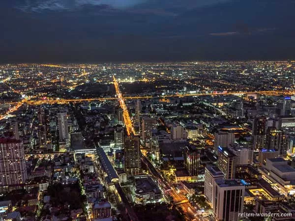 Bangkok Skyline in der Nacht