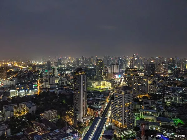Blick auf Bangkok von der Cielo Sky Bar