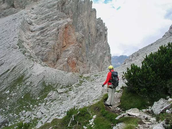Weg zum Abstieg am Via Ferrata Michielli Strobel