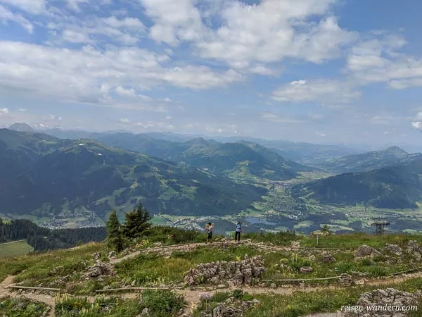 Panoramablick über den Alpenblumengarten