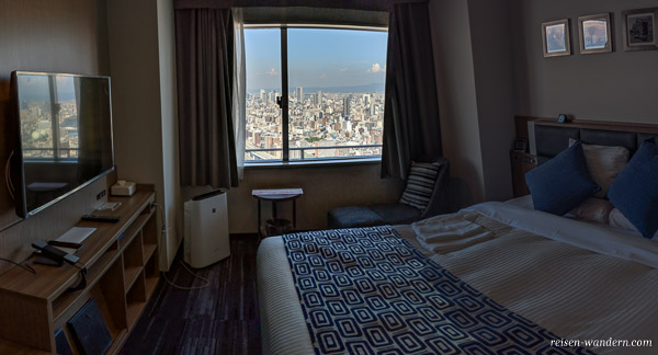 Hotelzimmer mit Blick auf Osaka