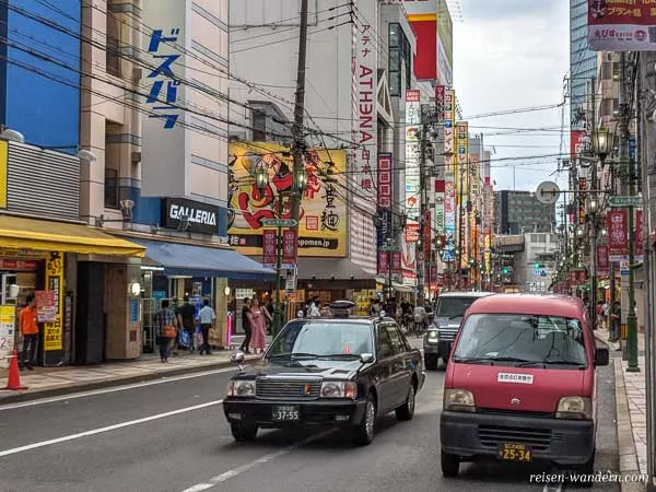 Straßenzug beim Animeviertel in Osaka