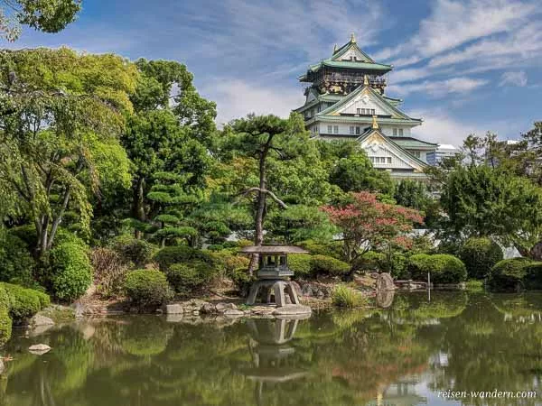 Osaka Castle mit japanischem Garten