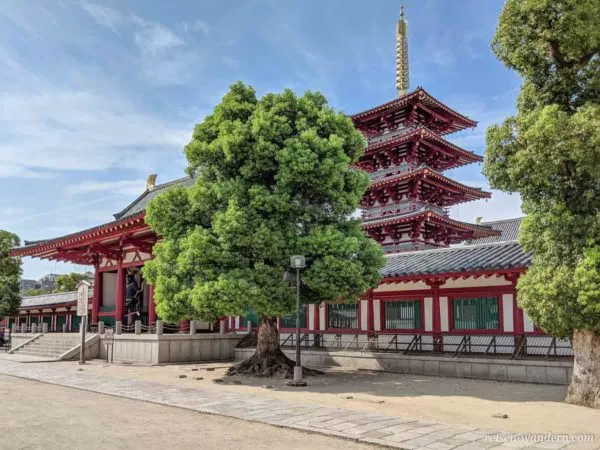Fünfstöckige Pagode im Shitennoji Tempel in Osaka
