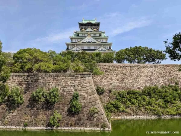 Festungsmauern und Burg Osaka Castle