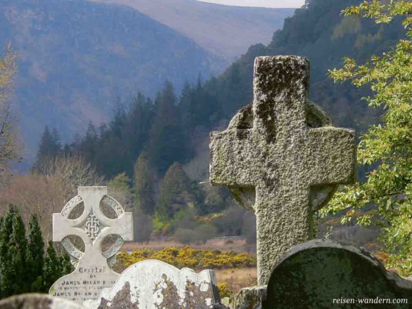 Grabstein bei den Glendalough Monastic Site