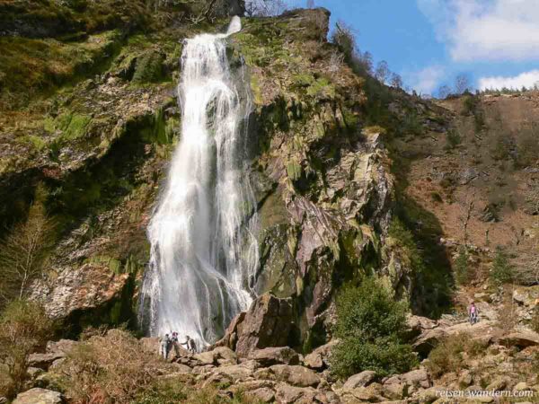 Nahaufnahme Powerscout Waterfall in Irland