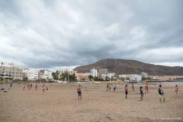 Beachvolleyballfelder am Strand von Los Cristianos
