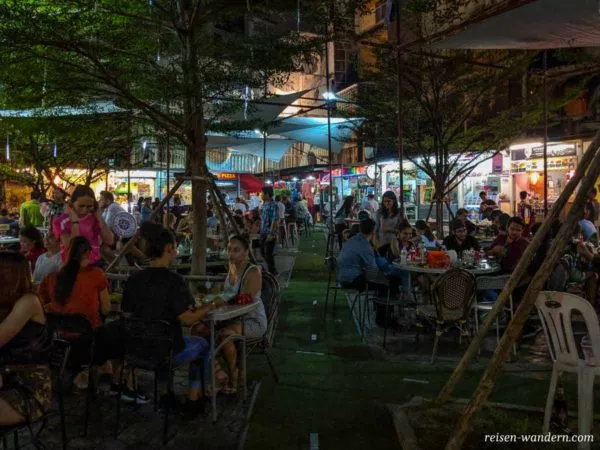 Foodbereich im Freien in Bangkok