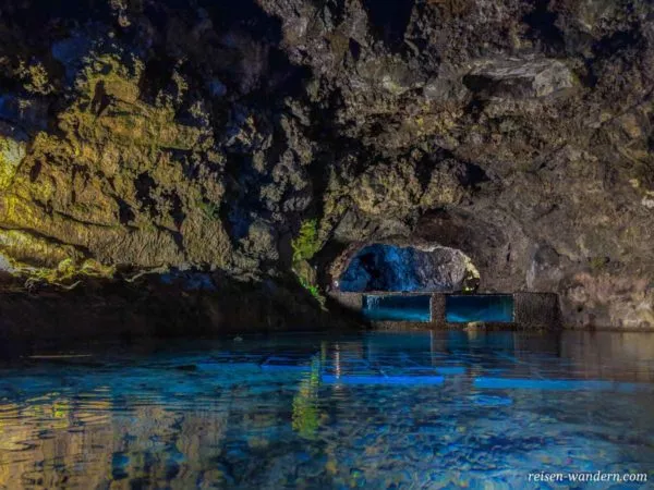 See in der Vulkanhöhle São Vicente Caves