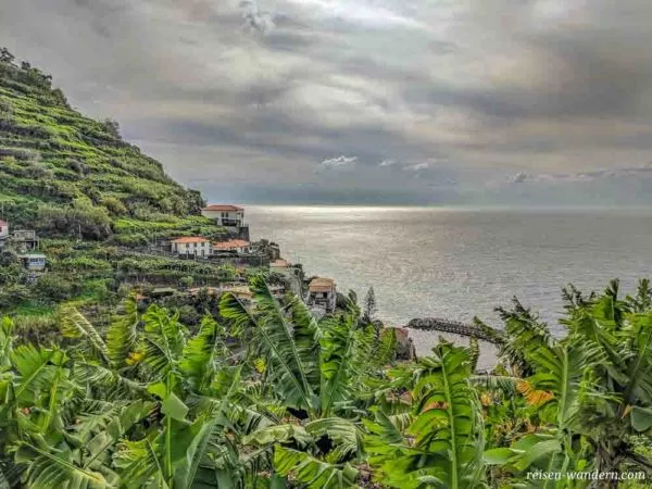 Blick über Calheta auf Madeira