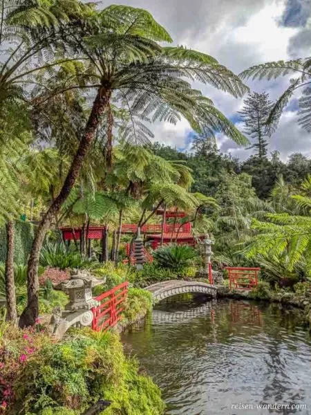Japanische Gartenelemente im Monte Palace Tropical Garden