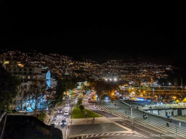 Funchal am Abend vom Parque de Santa Catarina