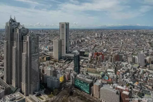 Blick auf Tokio vom Observation Deck im Shinjuku Rathaus