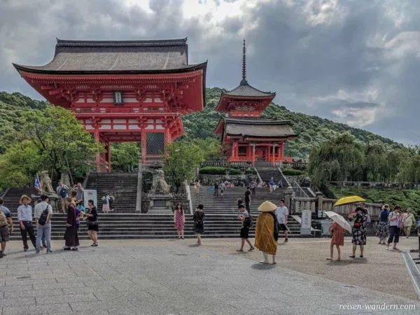 Zugang zum Kiyomizu-dera Schrein in Kyoto
