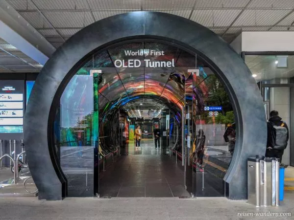 LG OLED Tunnel am Fuß des N-Seoul Towers
