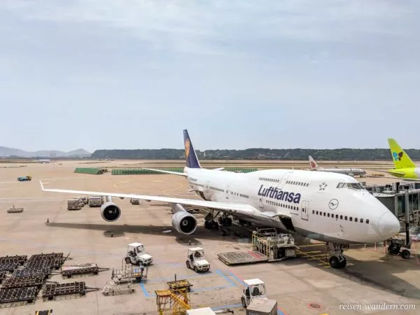Lufthansa Boing 747 am Flughafen Frankfurt