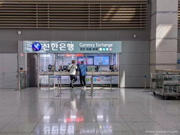 Wechselschalter für Euro in Won am Flughafen Incheon in Südkorea