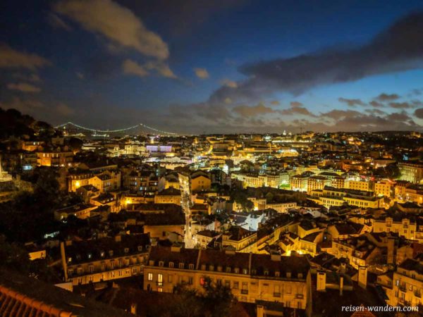 Lissabon bei Dunkelheit