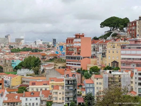 Blick zum Aussichtspunkt Miradouro da Senhora do Monte