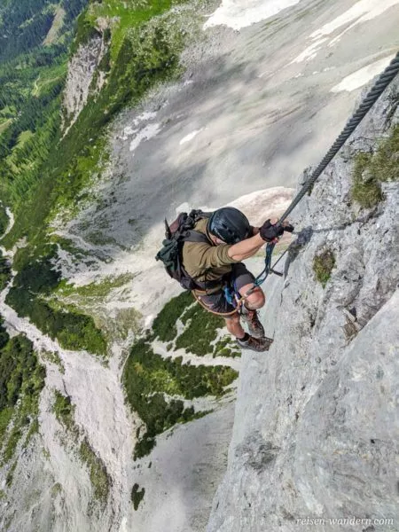 Kletterer am Klettersteig Anna an Außengrat